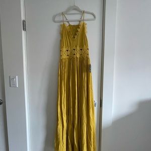 Lulu’s Yellow maxi dress. Never worn. New with tags